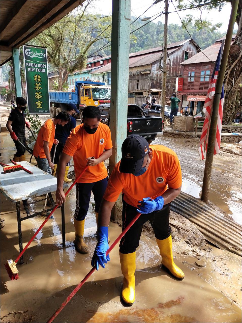 Read more about the article Pembersihan pasca-banjir di Pekan Sungai Lembing, Pahang